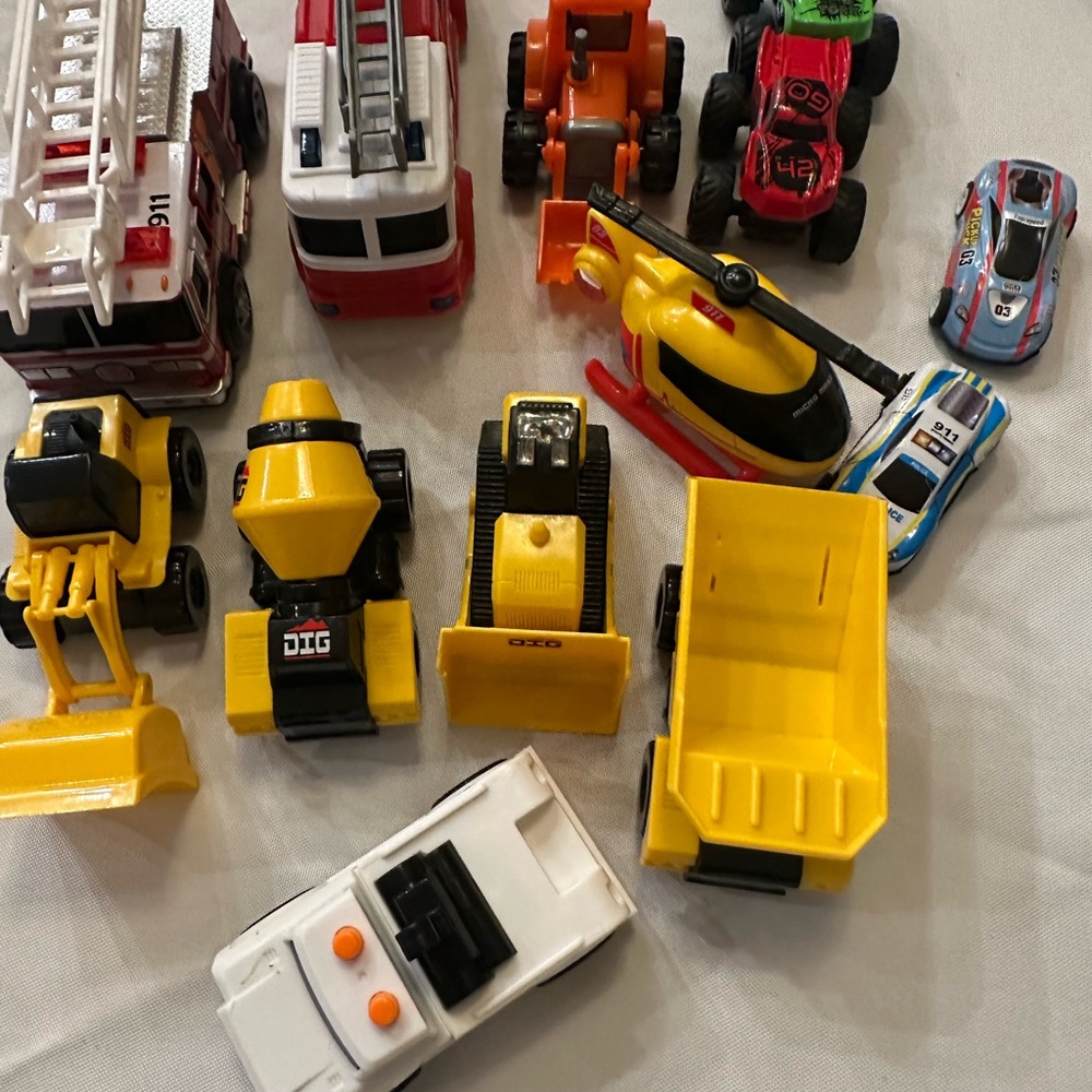 13 Assorted MAXX ACTION Construction and Rescue Vehicle Toy Set bulldozer police